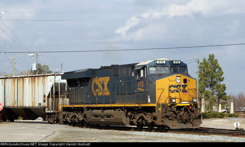 CSX 916 leads an empty grain train off AC&W tracks